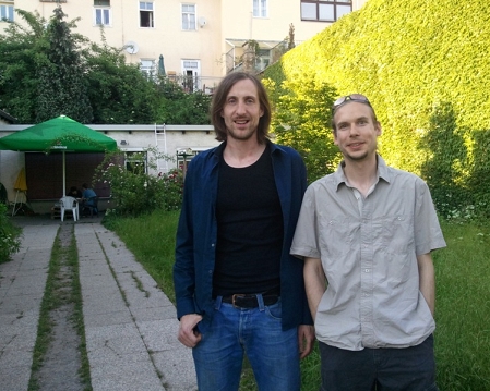 Matthias Maurer und Jörn Grocholl im Garten des "Niesenberger"